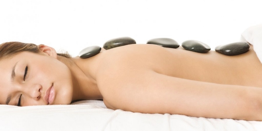Massage đá nóng